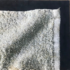 oil painting by Simone Giaiacopi titled Lembo di Asciugamano Bianco 2